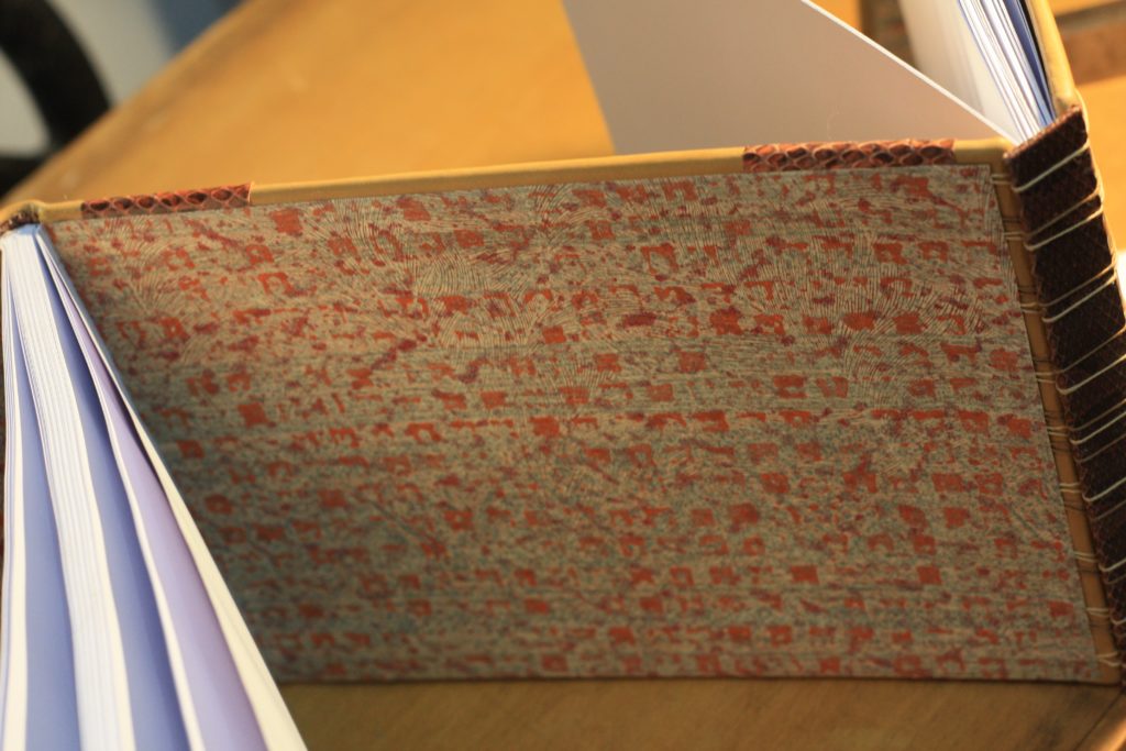 Détail plat du milieu - Papier dominoté de Atelier Folio